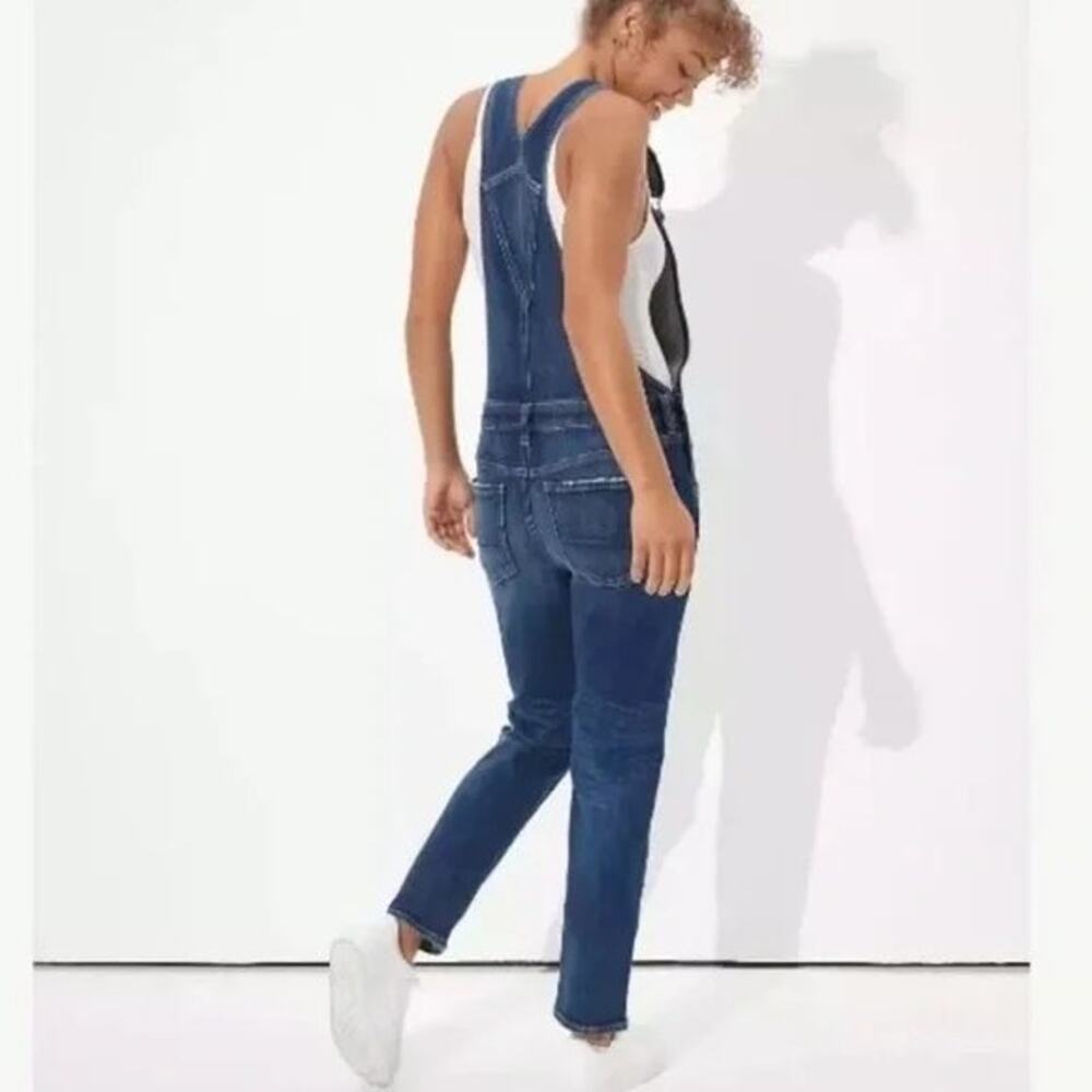 American Eagle Stretch Tomgirl Overall Bib in Destroyed Dark Wash Denim Jumpsuit - Picture 4 of 9